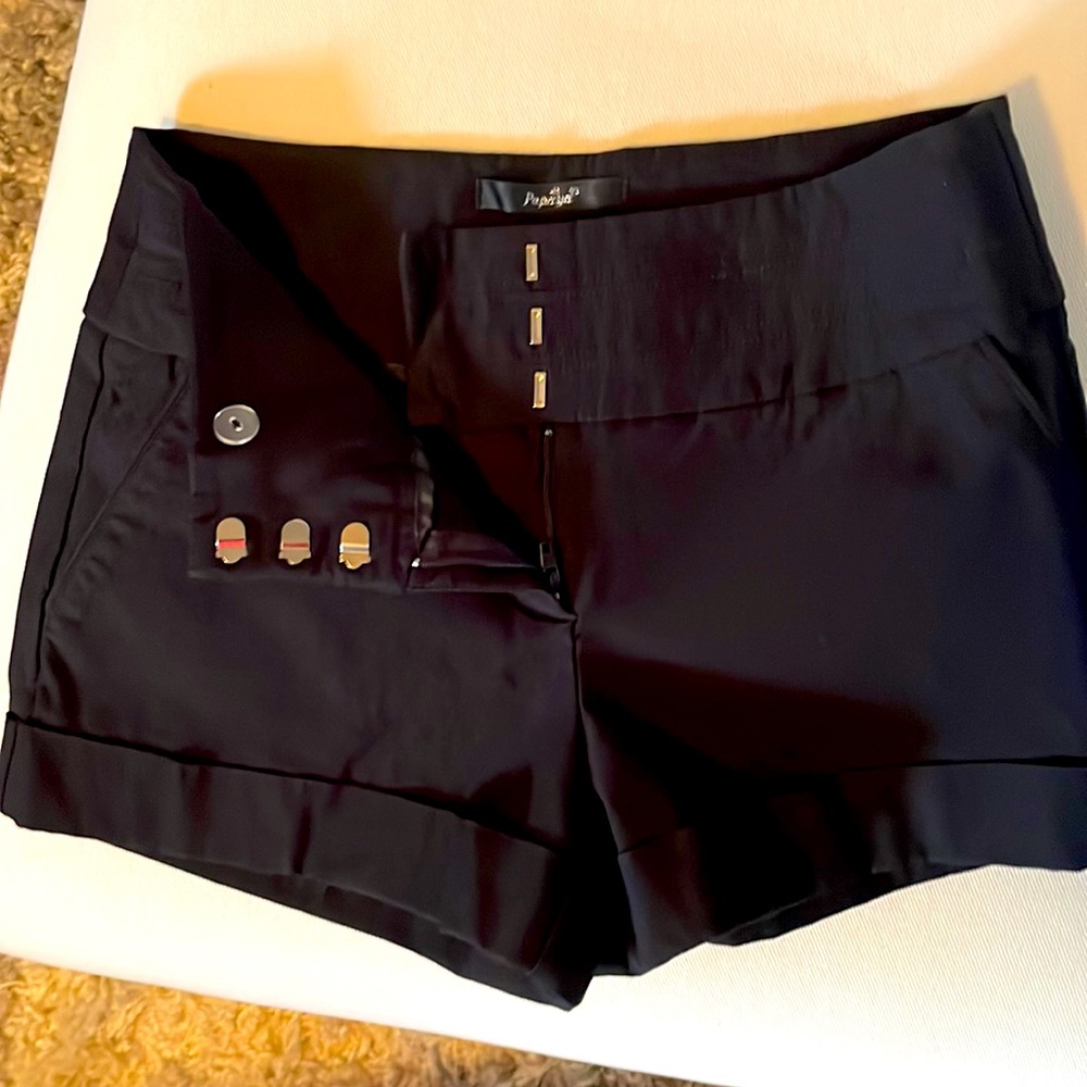 PAPAYA BLACK SHORTS